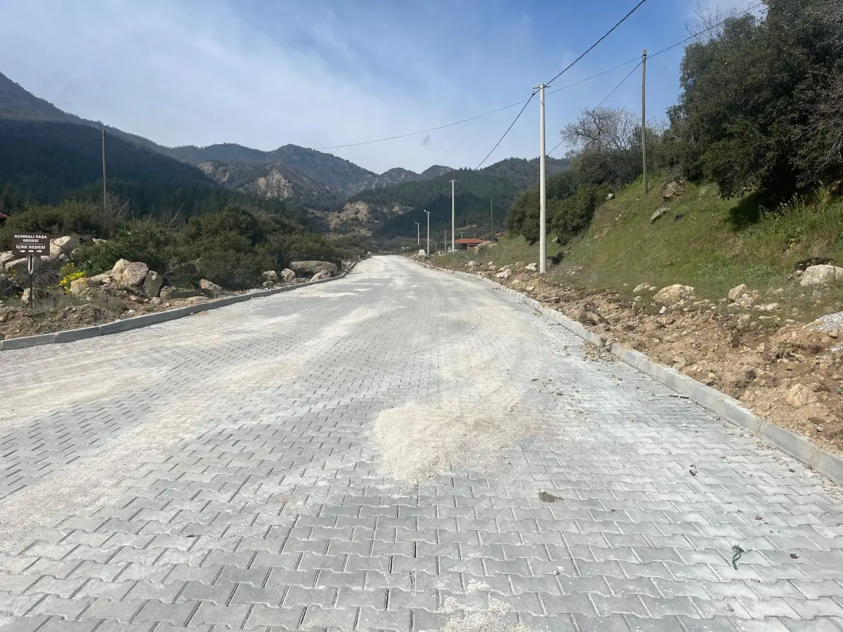Buldan’da Mahalleleri Birleştiren Yol Yenilendi