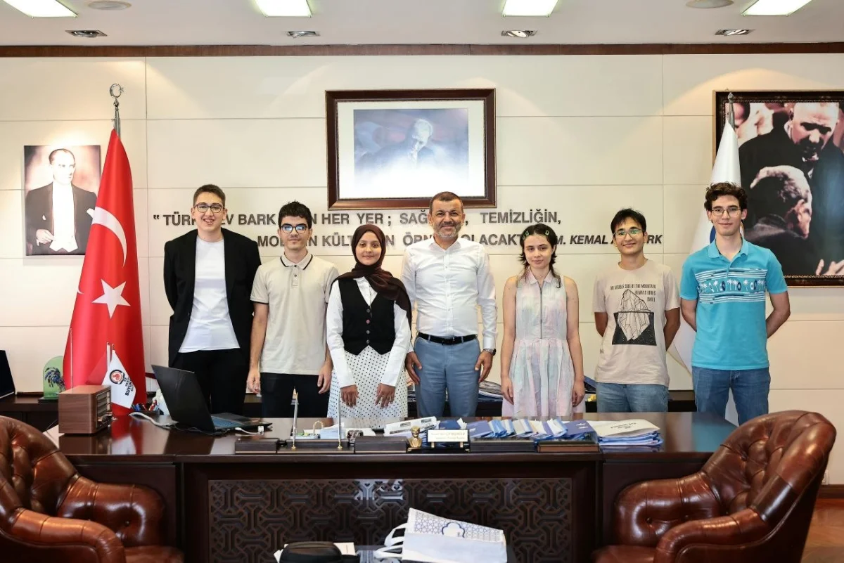 Büyükşehir’den Yks’de Dereceye Giren Öğrencilere Ödül