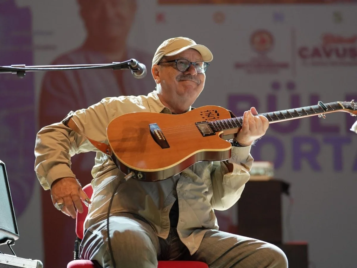 Şarkılar Cumhuriyet İçin Söylendi