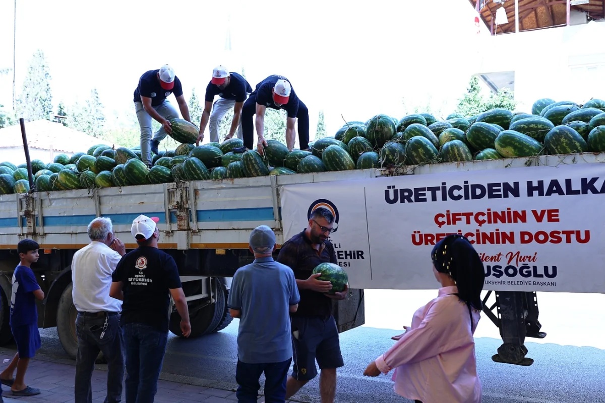 Üreticinin Karpuzu Büyükşehir Eliyle İhtiyaç Sahibine Ulaştırılıyor